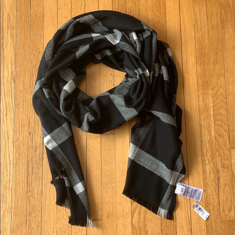 NWT❗️ GAP Cozy Black and White Plaid Scarf